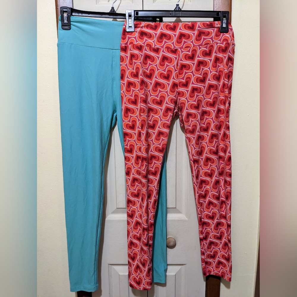 BUNDLE of 2 LuLaRoe Bright Colorful Valentine Leggings Size: OS